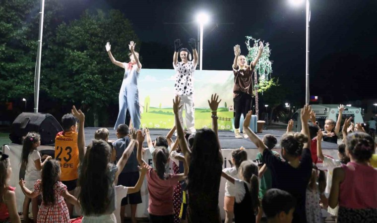 Menteşe Belediye tiyatrosu oyunlarını 30 bin kişi izledi