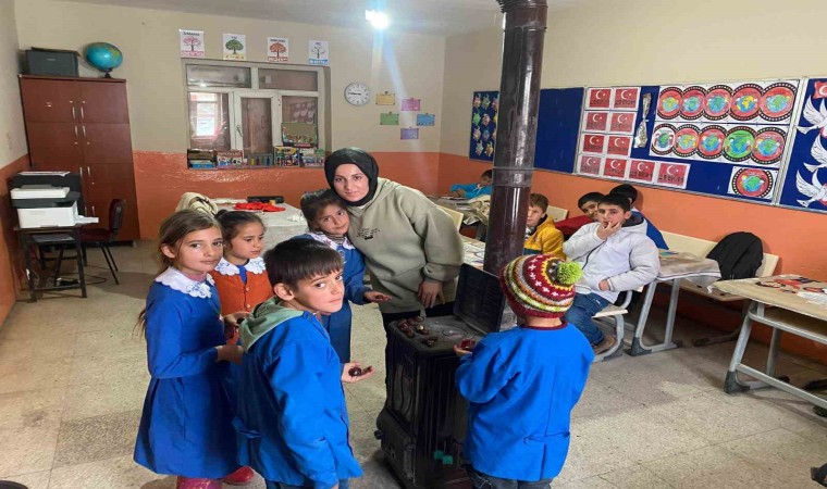 Minik öğrencilere kestane sürprizi