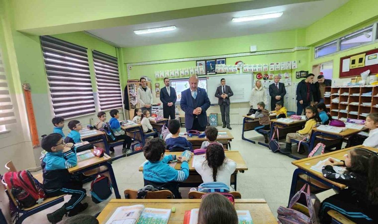 Müdür Başyiğit: Günlük hayatınızda en az 20 dakika kitap okumaya zaman ayırın