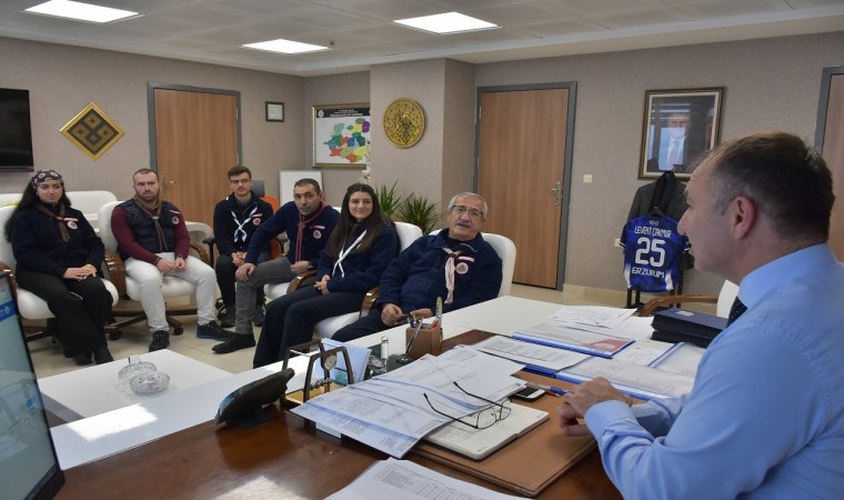 Nenehatuna yakışan Önder