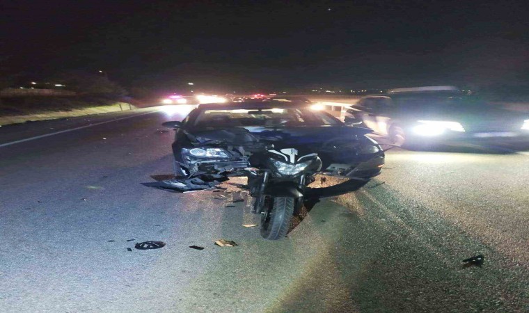 Otomobil motosiklete çarptı: 2 yaralı