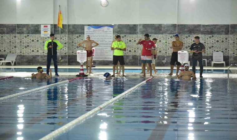 Sağlığa Kulaç At yüzme yarışması başladı