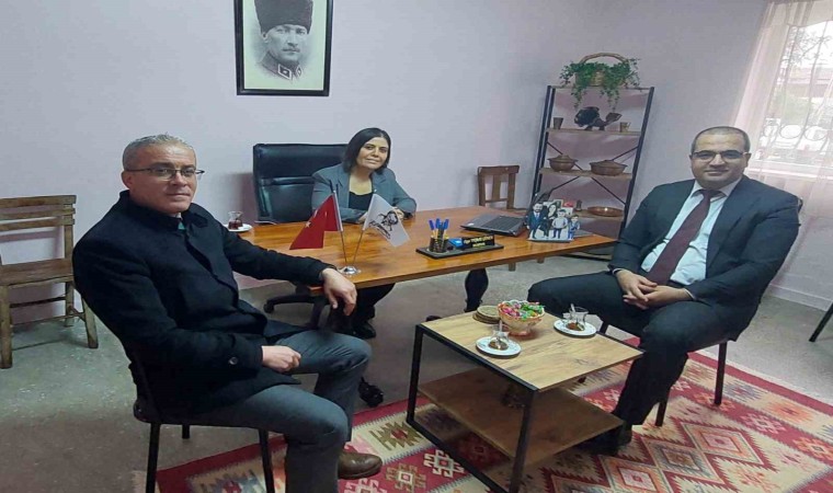 Sarıgölün ilk kadın muhtarı çalışma ofisini açtı