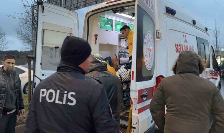 Sultangazide hafif ticari araç ile motosiklet çarpıştı: 1 yaralı
