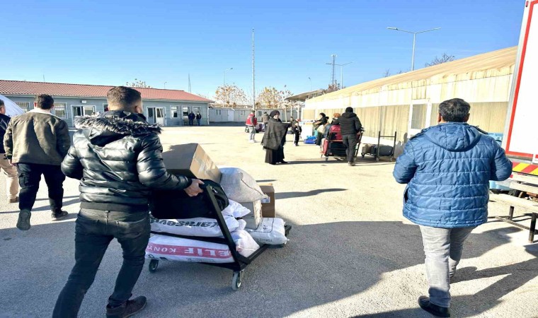 Suriyede Esad rejiminin yıkılmasıyla mülteciler ülkelerine dönmeye devam ediyor