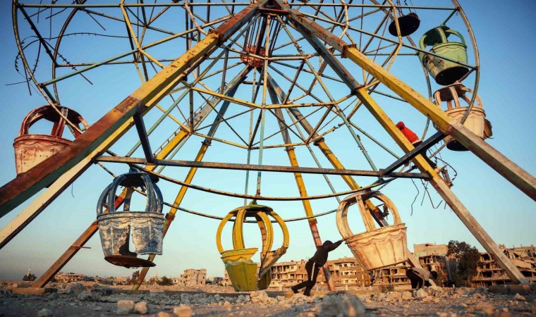 Suriyeli çocukların oyun alanı harabeye dönen lunaparklar