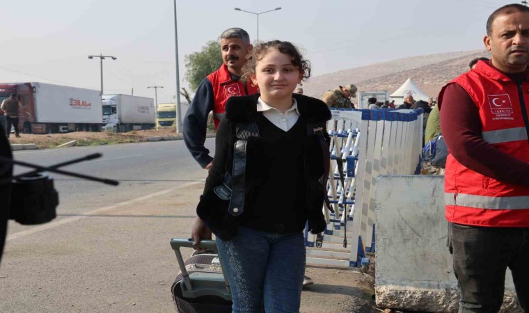 Suriyeliler Cilvegözünden ülkelerine heyecanla dönüyor