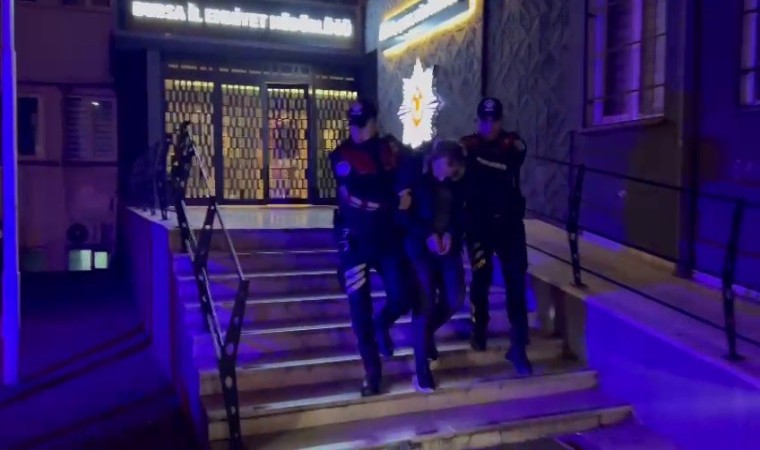 Taksiyle uyuşturucu ticareti yapan şüpheli takside yakalandı