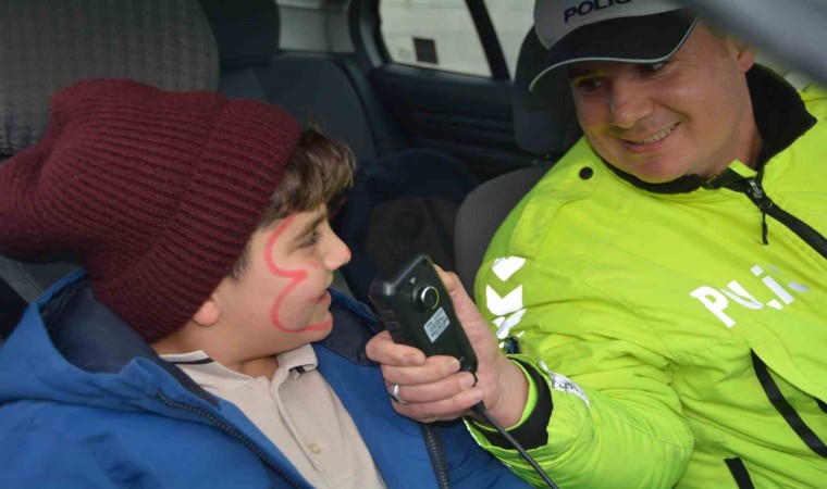 Tatvanda polisler özel çocukları unutmadı