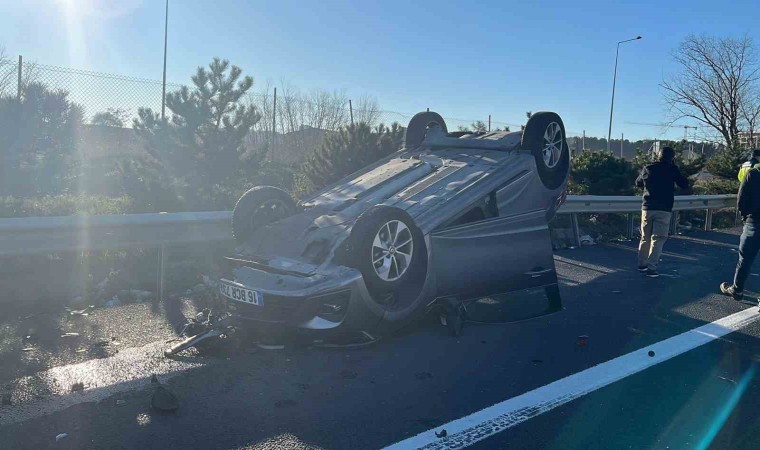 TEMde çarpışan otomobillerin sürücüleri yarandı