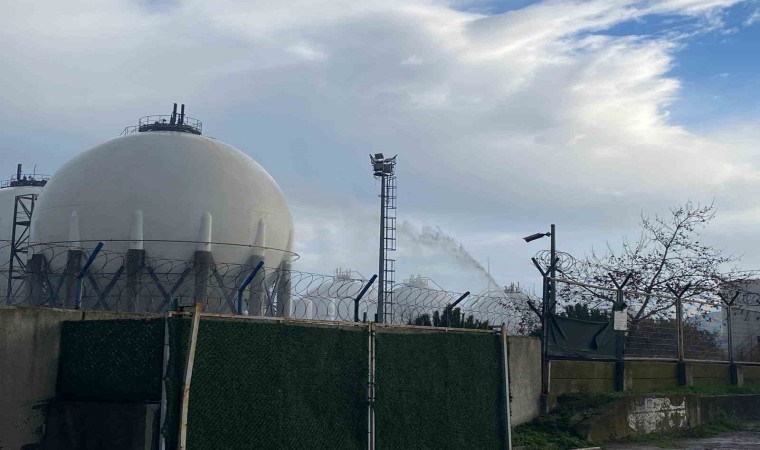 TÜPRAŞtan açıklama: Bir ünitemizde bir alevlenme meydana gelmiş, ekiplerimiz hızlıca müdahale ederek kontrol altına almıştır