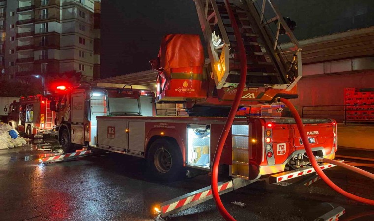 Ümraniyede AVMde korkutan yangın