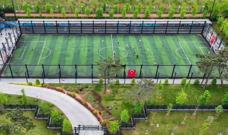 Ümraniyede spora büyük yatırım: 93 yeni saha hizmete sunuldu
