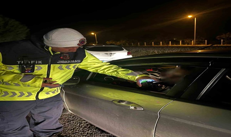 Uyuşturucu etkisi ile araç kullanırken yakalandı