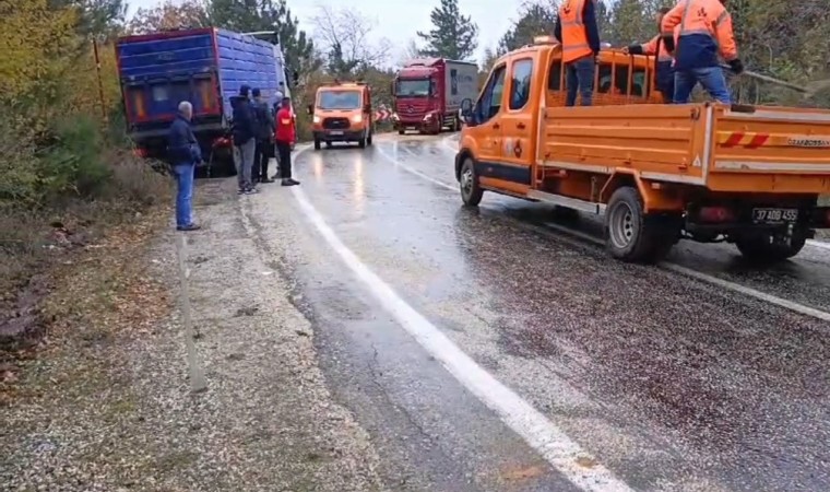 Yola dökülen balık yağı trafiği birbirine kattı