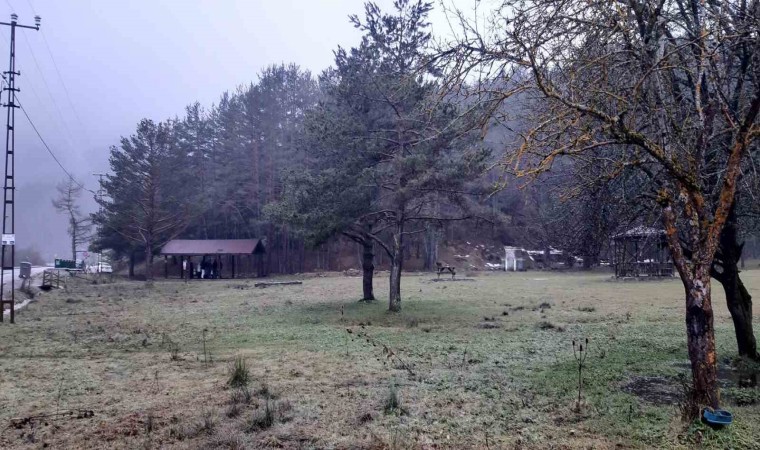 Abant Gölünde ziyaretçilere yağmur sürprizi