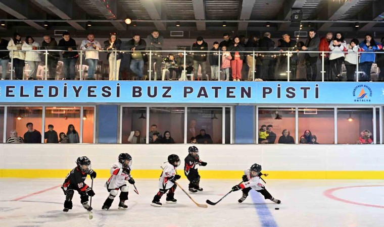 Akdenizin ilk ve tek doğal buz pisti yeniden açıldı