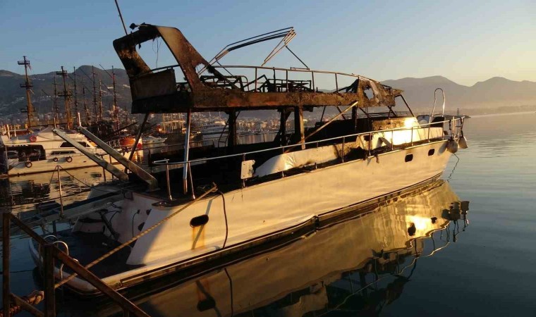 Alanyada teknede çıkan yangının boyutu gün ağarınca ortaya çıktı