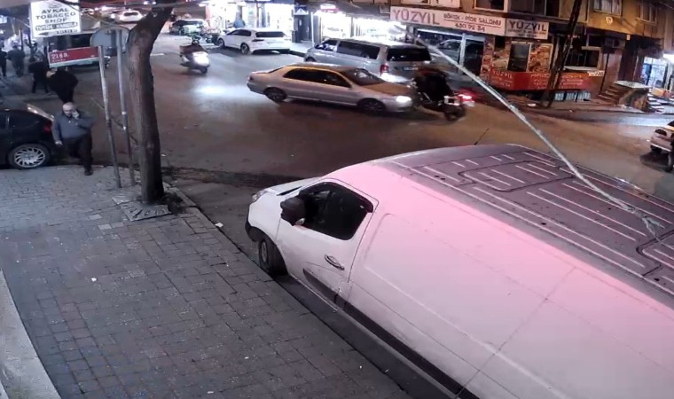 Bağcılarda yunus polisler kazada yaralandı: O anlar kamerada