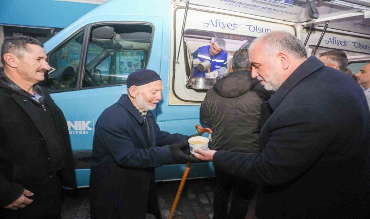 Başkan Sandıkçıdan vatandaşlara çorba ikramı