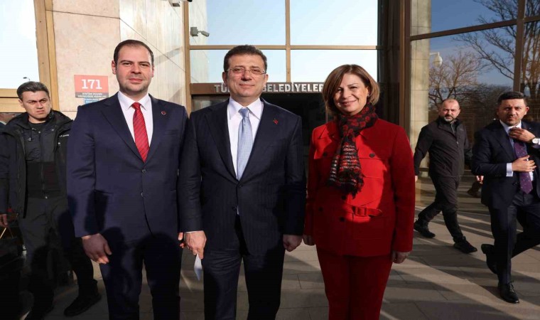 Başkan Ünlüce Türkiye Belediyeler Birliğinin araç teslim törenine katıldı