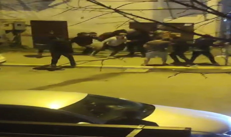 Beylikdüzünde silahlı laf atma kavgası kamerada: 3 yaralı