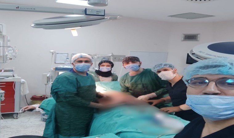 Bingölde bir hastaya, 7 saatlik plastik estetik cerrahi operasyon gerçekleştirildi