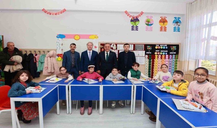 Bingölde karne heyecanı: Vali Usta öğrencilerin heyecanına ortak oldu