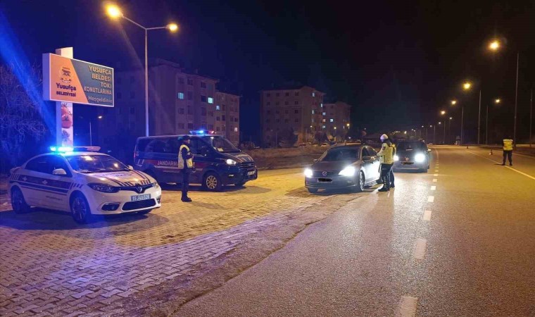 Burdurda jandarma ekiplerinin trafik denetiminde 175 araca ceza