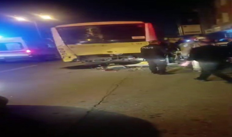 Duran İETT otobüsüne arkadan çarptı: 1 ölü 2 yaralı