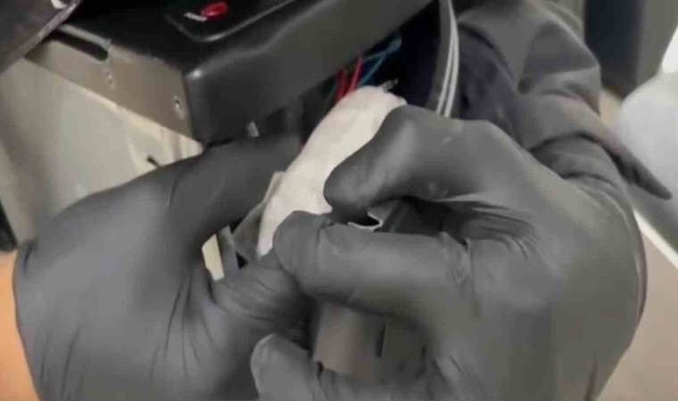 Edremitte polis mikrodalga fırın içinde uyuşturucu madde ele geçirdi