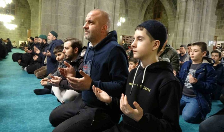 Erzurumda Miraç Kandili coşkusu