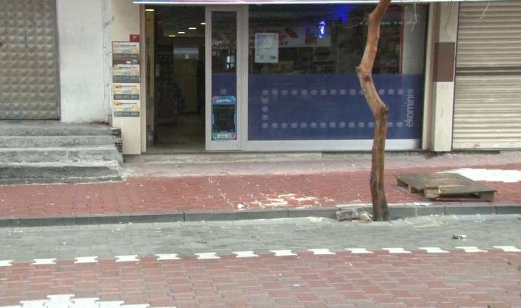 Esenyurtta bir kişi alışveriş yapmak için girdiği marketten çıkarken açılan ateş sonucu yaralandı