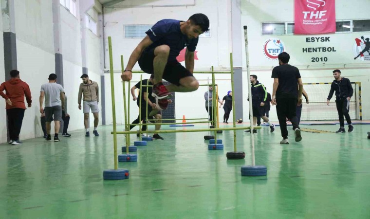 Geleceğin polis adayları, hayalleri için ter döküyor