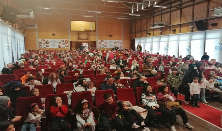 Gölcüklü çocuklar ara tatil şenliğinde doyasıya eğlendiler