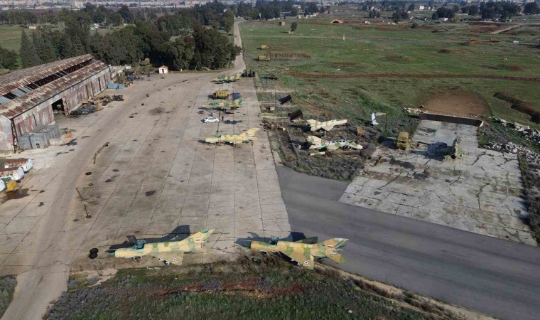 Hama Hava Üssünde Esadın saldırılarda kullandığı uçaklar görüntülendi