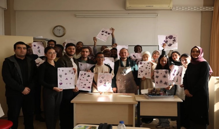 KAYMEKten yabancı öğrencilere Ebru deneyimi