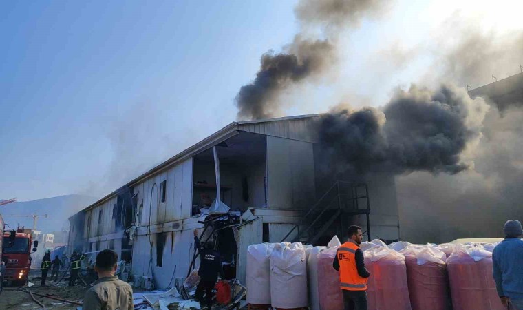 Konteyner yatakhane alevlere teslim oldu, korku dolu anlar kamerada