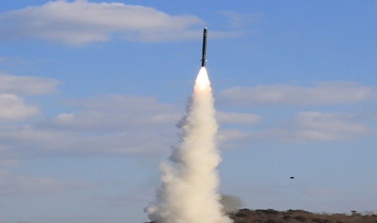 Kuzey Kore, ABDde Trumpın göreve başlamasından sonraki ilk füze denemesini gerçekleştirdi