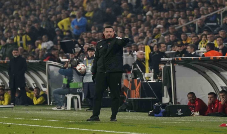 Olympique Lyonda Teknik Direktör Pierre Sage dönemi sona erdi