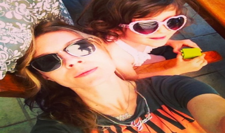 Otel yangınında hayatını kaybeden ünlü Stilist Feray Kanpolat ve kızı Oya Kanpolat son yolculuğuna uğurlandı