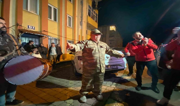 Özel birey Alinin asker olma hayali gerçek oldu, kınası bile yakıldı