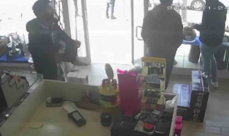 Sadaka kutusunu çalan şahıs yakalandı