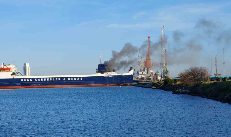 Samsun Limanında gemi yangını
