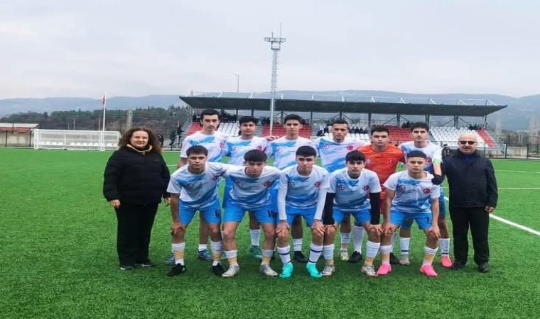 Selendi Mehmet Akif Ersoy Anadolu Lisesi Futbol Takımı Manisa İkincisi oldu
