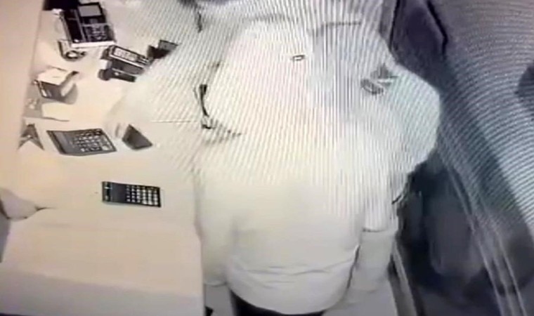 Siirtte iş yerine giren hırsızlar güvenlik kamerasına yakalandı