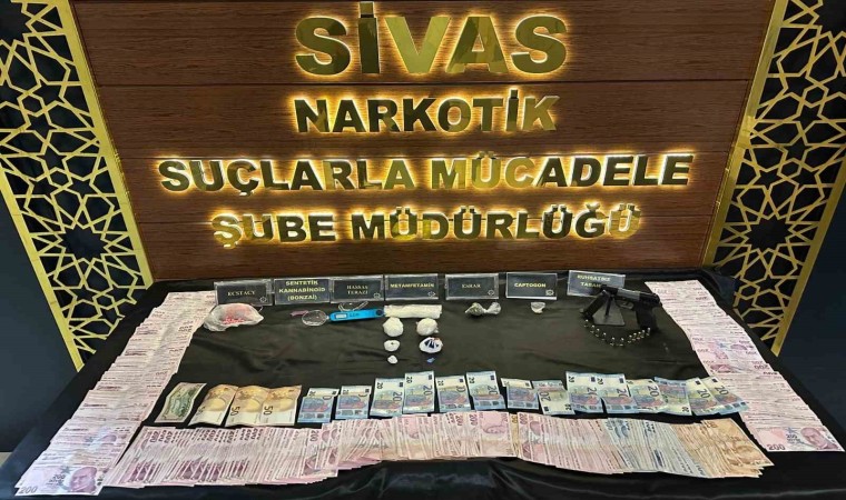 Sivasta uyuşturucu operasyonuna 3 tutuklama