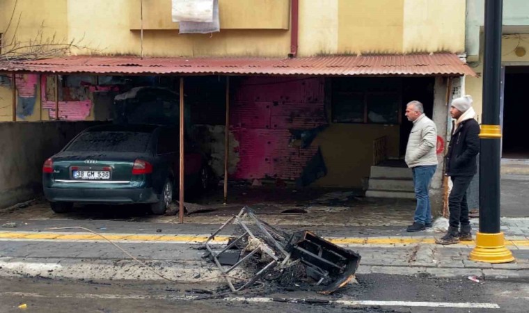 Sivasta yanan araçta kundaklama şüphesi