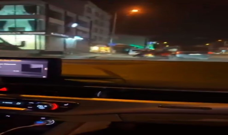 Ters yöne dönmeye çalışırken motorlu kuryeye çarptı, kaza anı kamerada