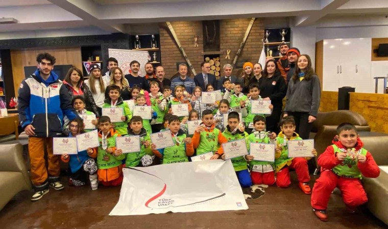 Yakutiyede “Kar Tanesi” projesiyle öğrenciler kayak sporuyla buluşuyor